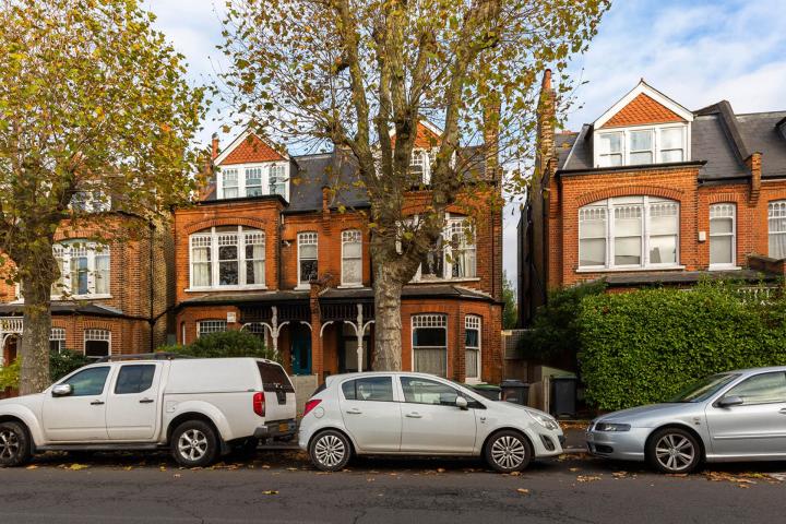 homely 2 bedroom property set within a beautiful period conversion Tetherdown , Muswell Hill 